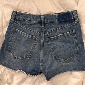 Abercrombie The Mom short size 00. Jean shorts